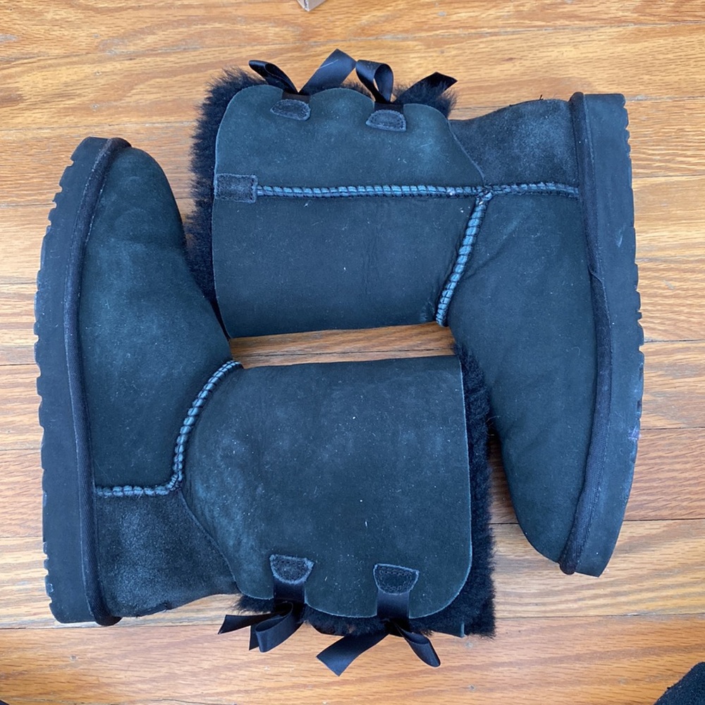 Black Bailey Bow Ugg Boots Medium Height - Worn - Picture 7 of 8